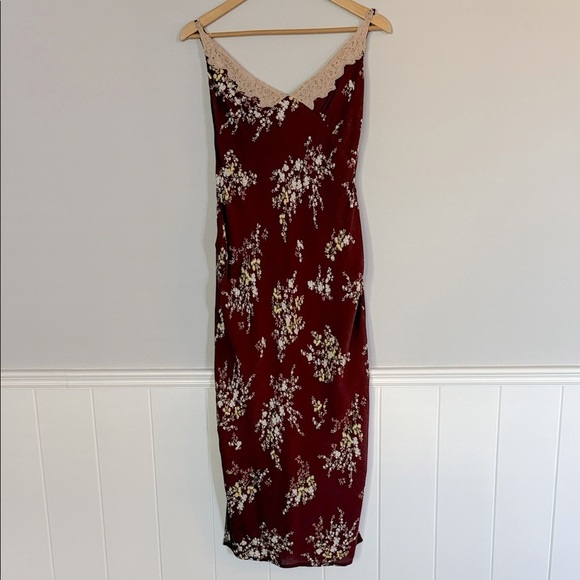 ASTR The Label Red Floral Slip Dress Size xs Lace V-Neck Grunge Whimsigoth - Picture 2 of 7